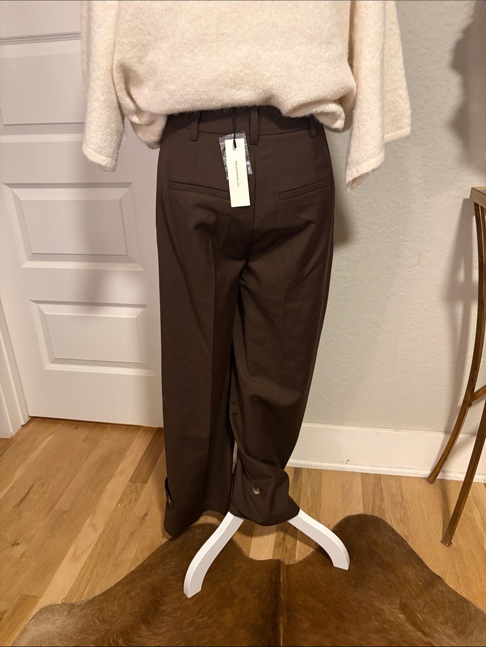 Commense Classic Brown Wide-Leg women’s Trousers with button detail at the hem. - Picture 4 of 4